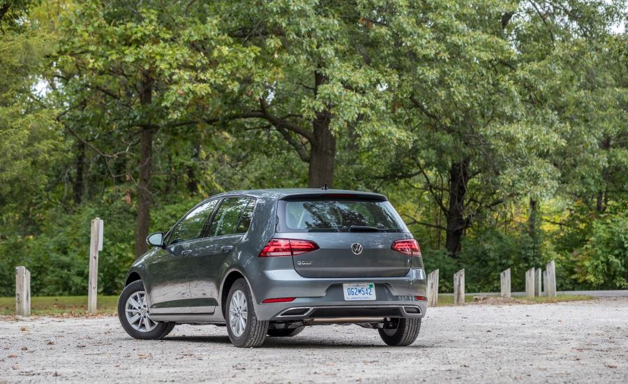  Volkswagen Golf TSI 5-Door (Typ 5G) 2017 года  (NA) (фото 38 из 47)